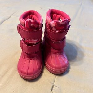 Kids snow boots. Pink. Great condition. Size 5/6